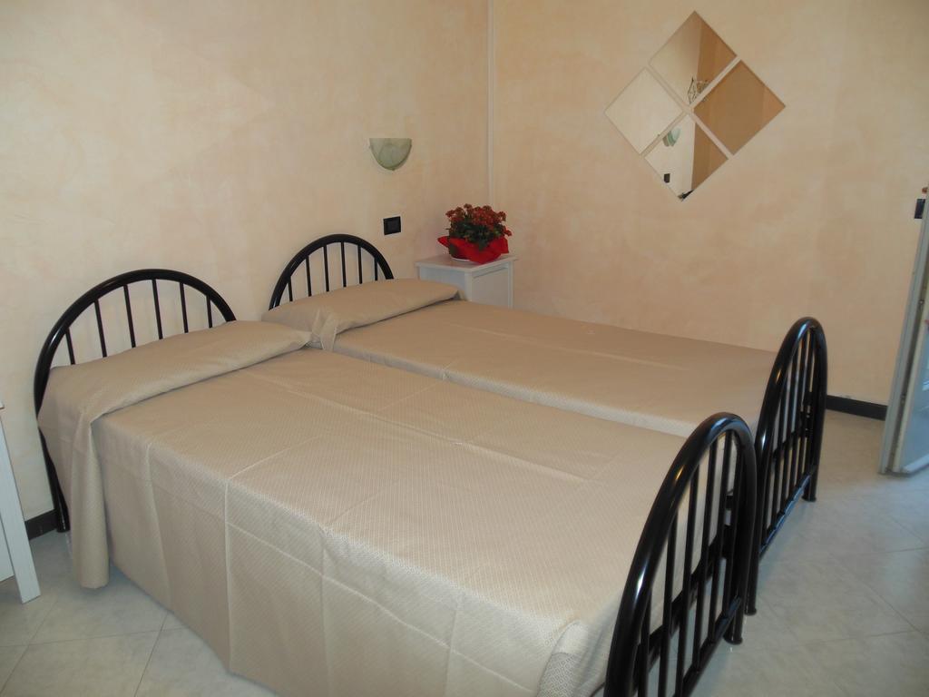 Residenza Hotel Garden Toscolano Maderno Oda fotoğraf